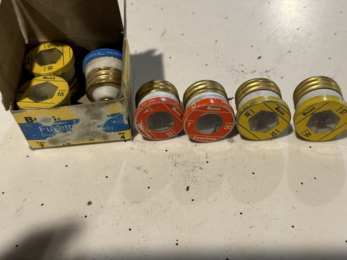 Lot buss fuses - 2-10w,, 1